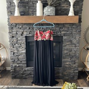 Absolutely stunning gown‎ !!! Perfect for any holiday or celebration